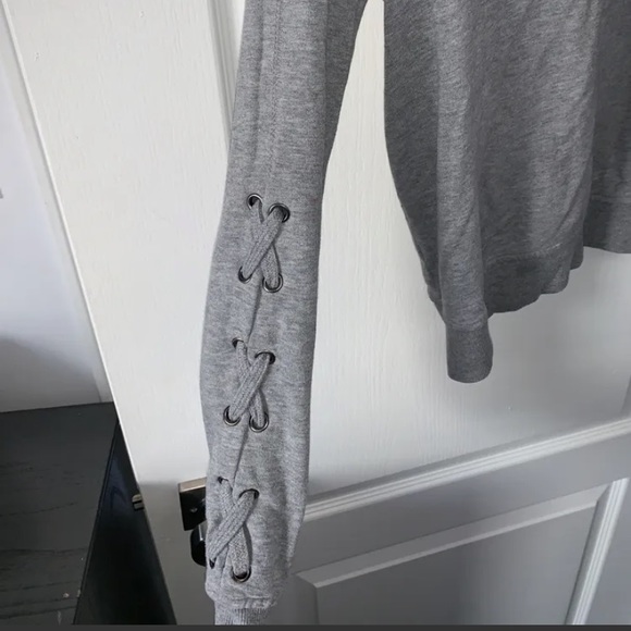 Garage sweater - Picture 3 of 4